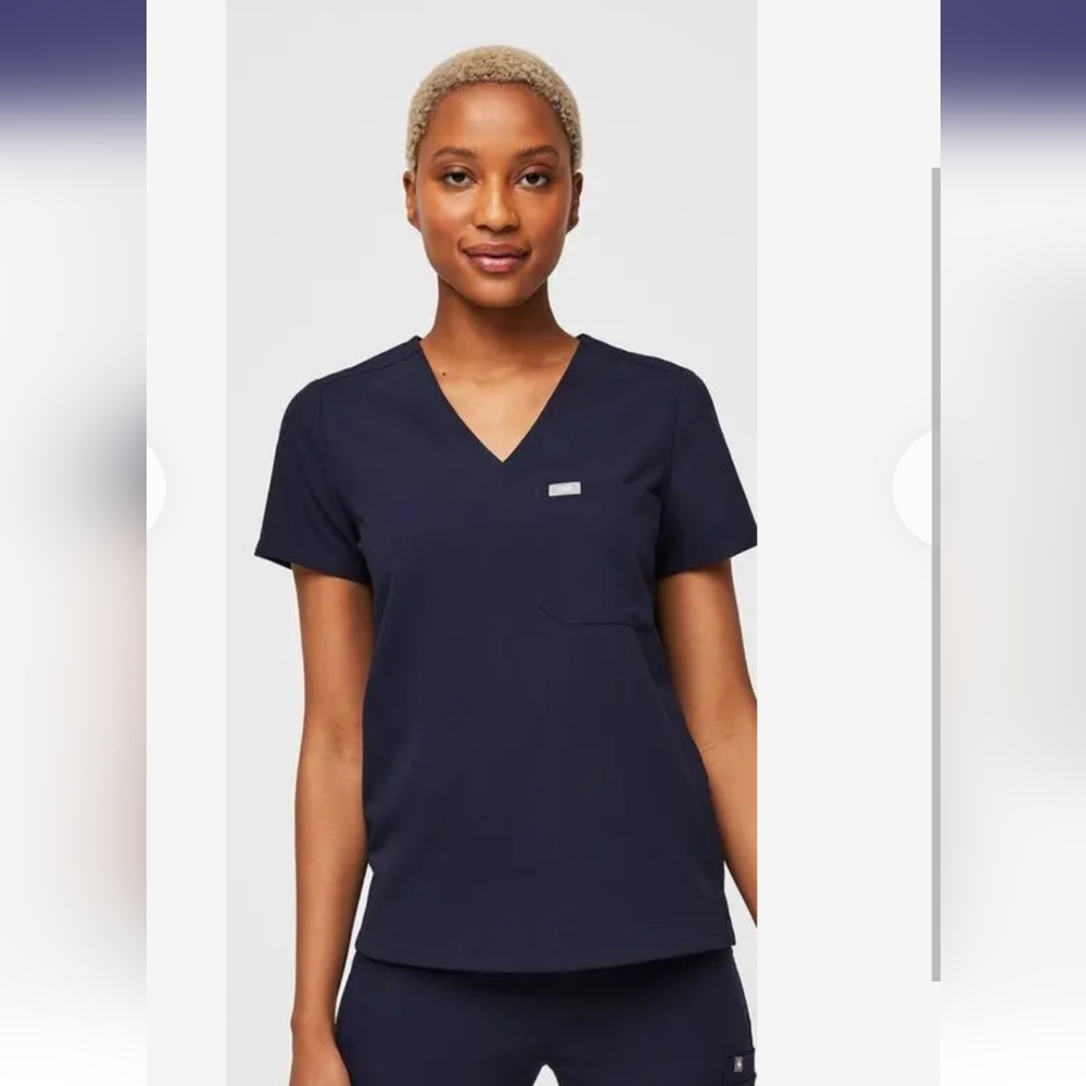 Catarina One-Pocket Scrub Top™